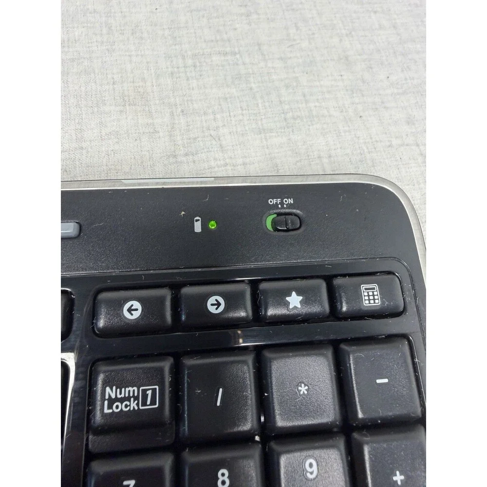 Logitech K520 Full-Size Wireless Keyboard Unifying No Dongle  Powers On Black